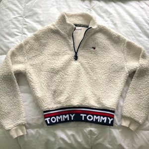 Tommy Hilfiger Cropped Fluffy Sweatshirt